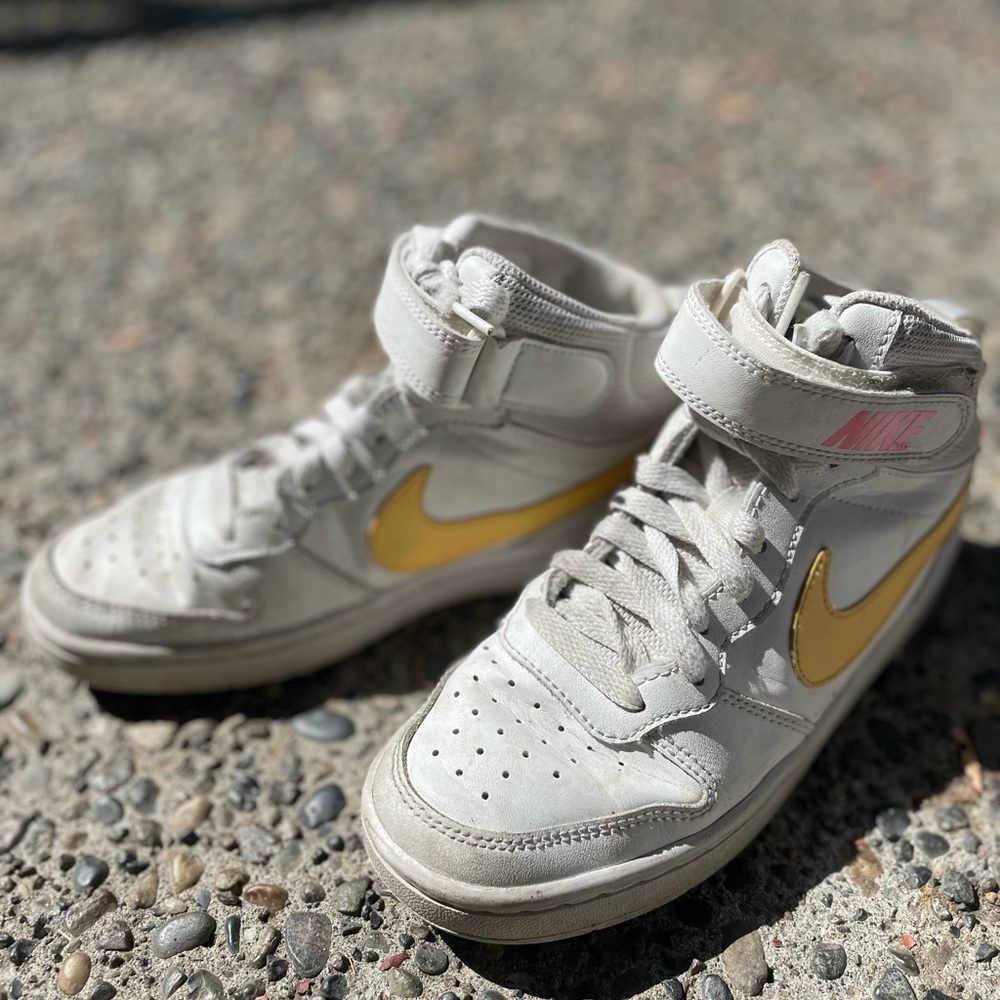 Nike Kids High-Top Sneakers - White and Yellow